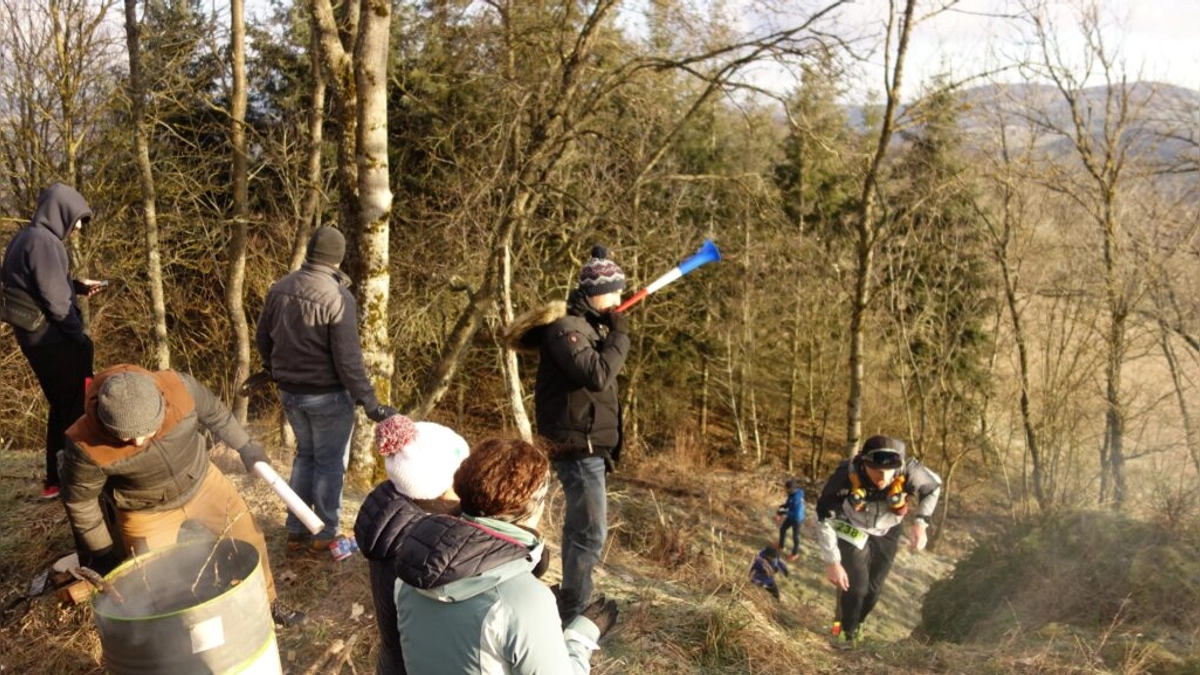 Éxito del Trail Hivernal des Coursières 2025: Triunfos de Carol-Ann Eberle y Ethan Dupuy en Condiciones Gélidas en Saint-Martin-en-Haut