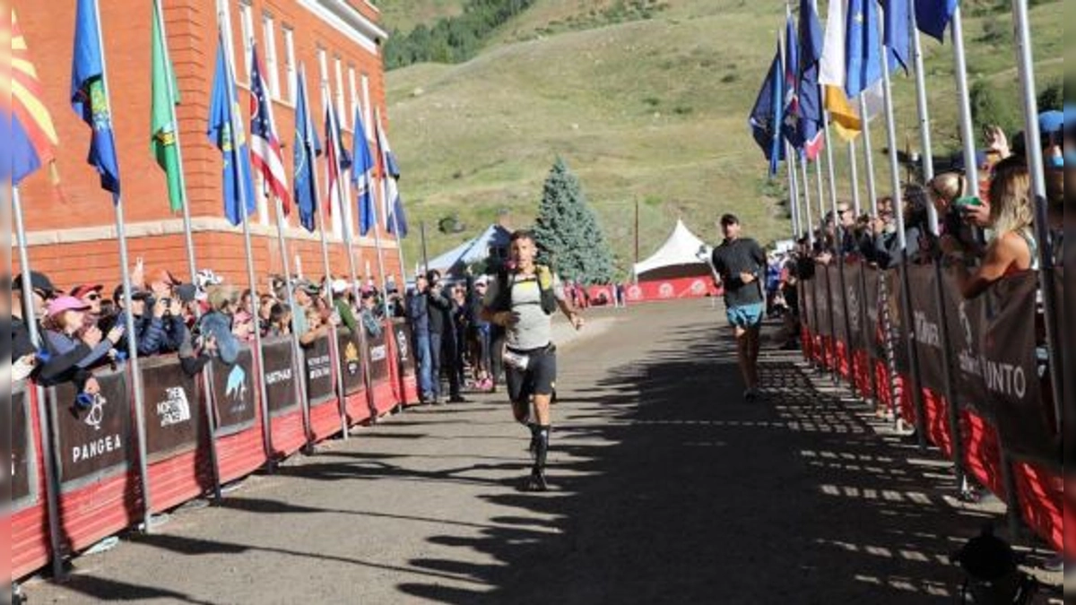 Javi Domínguez sorprende con un brillante tercer puesto en su debut en la Hardrock 100