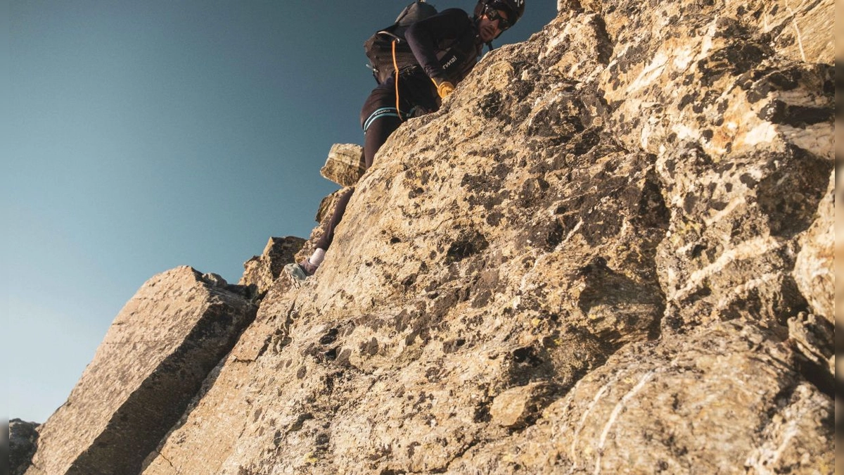 Kilian Jornet Alcanza 3 Nuevas Cimas de Más de 4.000 Metros en el Valais en 18 Horas y 8 Minutos durante la Etapa 8 de Alpine Connections