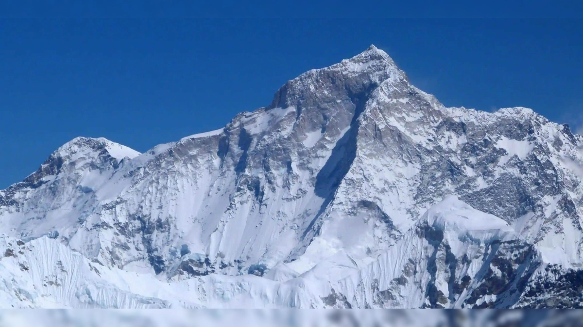 Avalancha mortal en el Yalung Ri, Nepal: siete fallecidos y rescate aéreo retrasado por mal tiempo y permisos administrativos
