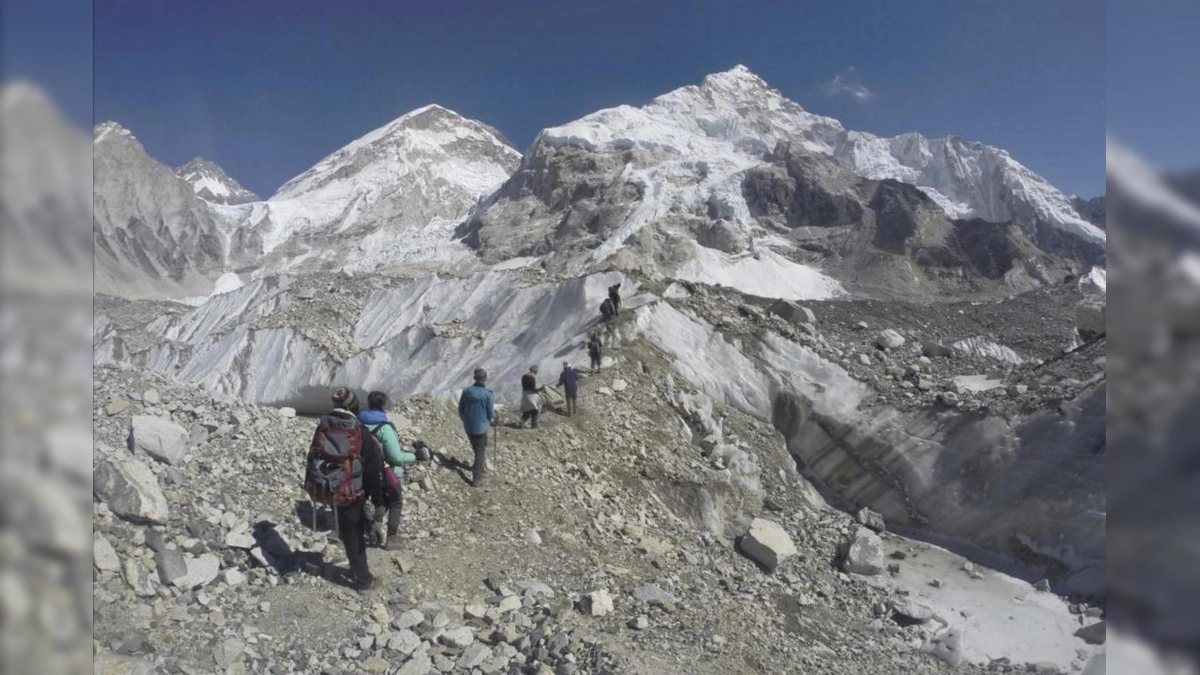 Dispositivos de Seguimiento Obligatorios para Escaladores en el Everest desde Abril 2024: La Revolución en Seguridad de Nepal