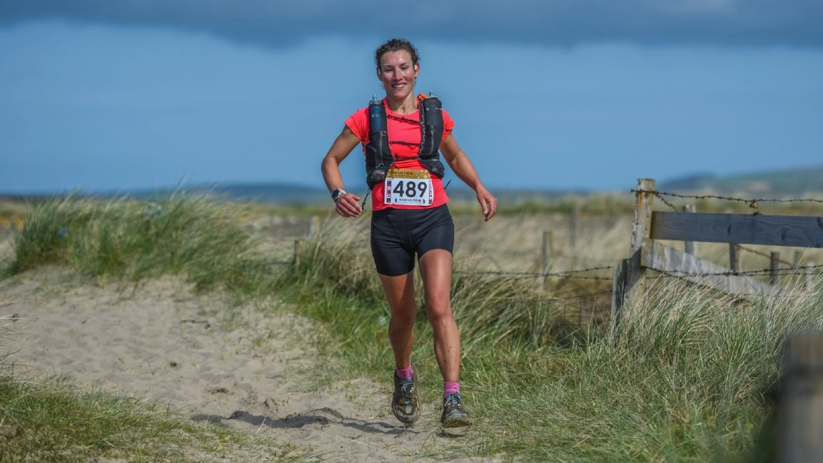 Sophie Power Rompe Récord Guinness en Irlanda: 563 km en 3 Días, 12 Horas y 6 Minutos