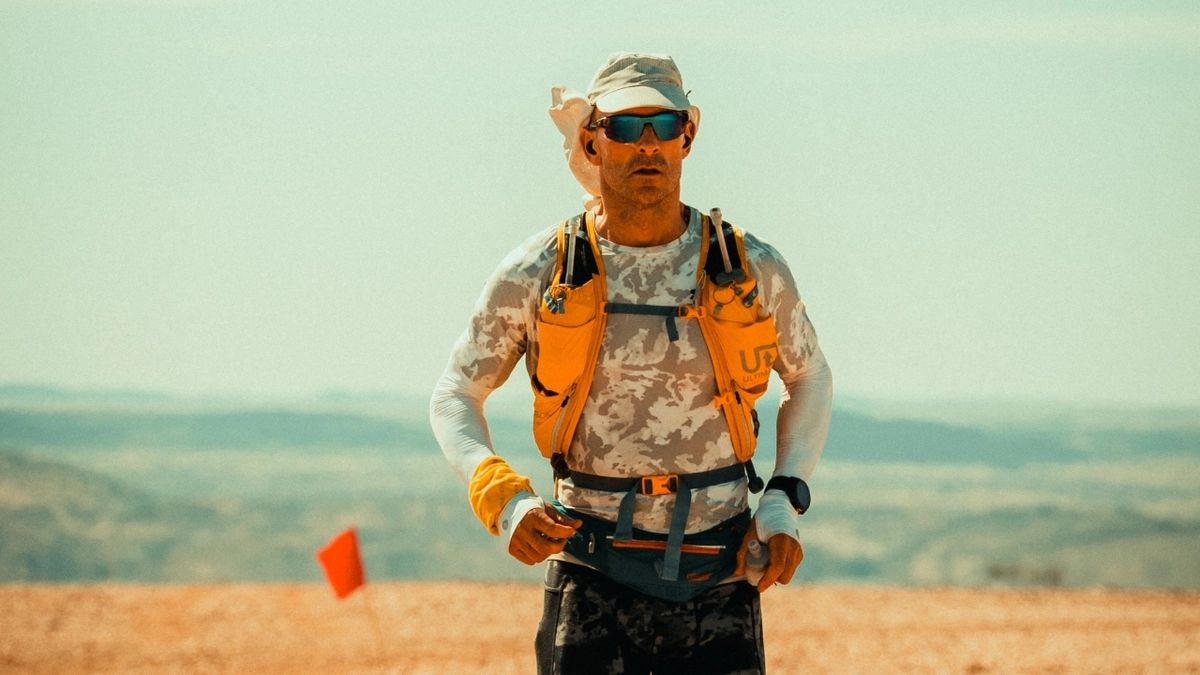 Jon Shield hace historia: Victoria en el Desert Ultra de Namibia con 50°C y 250 km en 27 horas