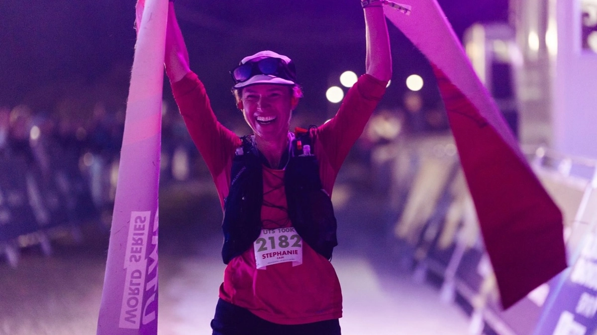 Stephanie Case: Triunfos en Ultra-Trail Snowdonia 2025 y Hardrock 100 tras el posparto, inspiración para madres ultramaratonistas